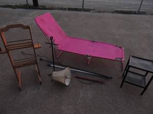 lot 148 image: Lamp, curtain rod, pink lawn chair, wood piece for bathroomkitchen and small black table