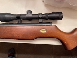 lot 4 image: BEEMAN SPORTSMAN RS2 AIR RIFLE  W 4X32 SCOPE - NEED REASSEMBLY (SEE PICS)