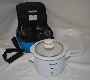 lot 20 image: Chefmate 1.5 Quart Slow Cooker, Oval Casserole Dish, Pyrex Portables Dish Carrier with Round Lidded Dish