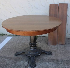 lot 116 image: 42 Round Kitchen Table with Two 9 Leaves (Matches Lot 117)