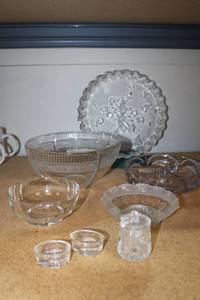 lot 75 image: Clear Glass Serving Dishes, see pictures