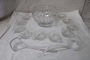 lot 81 image: Crystal Glass Punch Bowl Set, Punch Bowl has small Dings, 2 Plastic Ladles