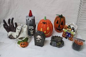 lot 88 image: Halloween Dcor with Hand and Coffin, see pictures