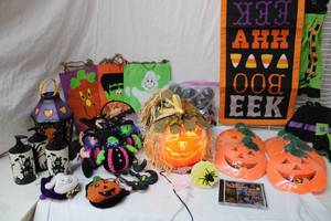 lot 89 image: Halloween Dcor with Fiber optic Lit Pumpkin, see pictures