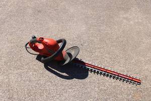 lot 113 image: Black&Decker Hedgehog 24 Hedge Trimmer