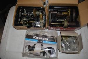 lot 141 image: Kwikset Keyed Entry Doorknob Sets - Plus Deadbolt Kit Still in Boxes, see pictures