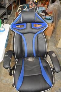 lot 165 image: Used Gamers Chair, Arm needs work to prevent reclining