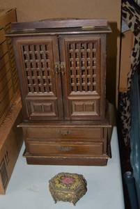 lot 190 image: Jewelry Box with Felt lined Drawers and Trinket Box