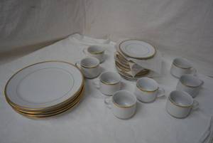 lot 44 image: Fitz and Floyd Palais Set - 5 Dinner Plates, 8pc. Cups and Saucers