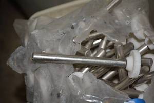 lot 231 image: 38 x 4 Shaft White Fine SharpeningGrinding Stones