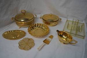 lot 46 image: Golden Service Set Two Pyrex Round Dishes with StandHolder and Lid, Ceramic CakePie Server and More