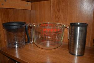 lot 41 image: 8 Cup Pyrex Measuring Cup, Two Plastic Measuring Cups
