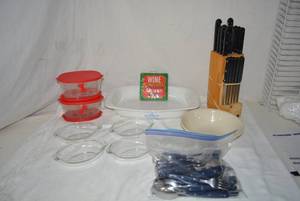 lot 192 image: Kitchen Lot Silverware Set, 1 Cup Clear Pyrex Bowls, Corning Ware Casserole Dish 13x9x2, Plastic Fruit Storage Containers, Knife Set