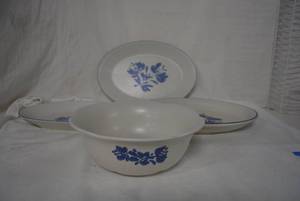 lot 193 image: Pfaltzgraff Serving Platters and Scalloped Bowl