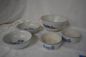 lot 194 image: Pfaltzgraff Bowls, see pictures