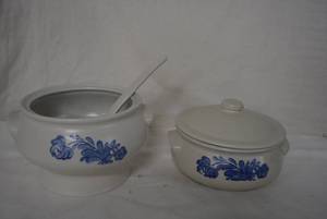 lot 195 image: Pfaltzgraff Soup Tureen with Ladle and Casserole Dish with Lid