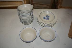 lot 199 image: Pfaltzgraff Bowls, see pictures