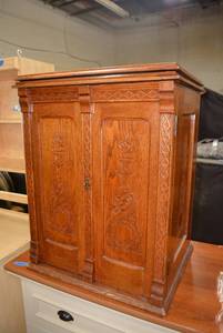 lot 217 image: Vintage Sewing Machine Oak Cabinet 22W x 29T x 18.5D