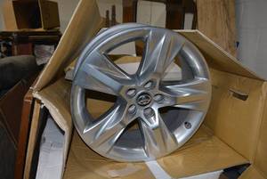 lot 221 image: Set of 4 2017 Toyota Highlander Stock Wheels -