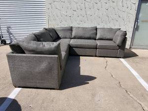 lot 207 image: Sectional Couch