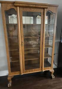 lot 201 image: Oak Curio Case with Lion Paw Feet and 5 Shelves (4 Removeable), Side Glass Doors are Beveled, No Key