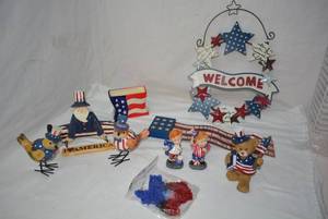 lot 234 image: Red, White and Blue Lot Home Dcor Items, see pictures