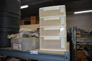 lot 275 image: Plastic Storage Bin and Gardening Gloves