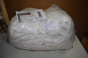 lot 286 image: King Size Oversized Weighted Comforter 108 x 98 (Owner recently Cleaned)