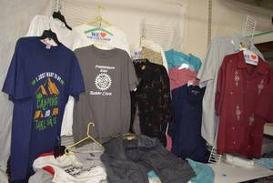 lot 314 image: Mens T-shirts and Shirts Size 2X, see Pictures