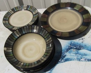 lot 67 image: Home brand dishes- 4 bowls, 5 saucers, 3 dinner plates