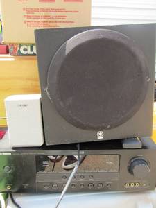 lot 76 image: Yamaha surround sound  system  1 speaker Samsung DVD VHS combo