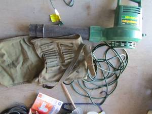 lot 102 image: Grounds sweeper electric blower green tool bad 12 extension cord