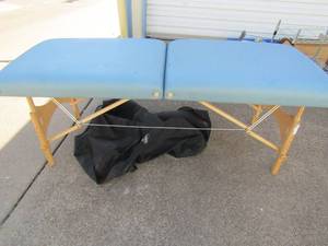 lot 122 image: Oakworks brand Massage table and carry bag