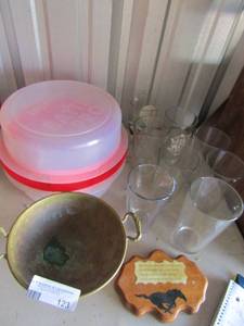 lot 123 image: Double handle brass bowl on stand, 8 drinking glasses and cake carrier