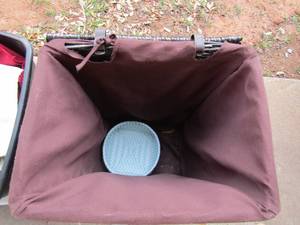 lot 143 image: Brown wicker clothes basket 21