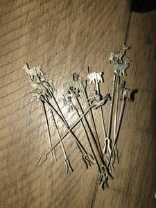 lot 146 image: Figural LLAMA Hors d oeuvre sticks x12