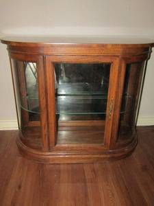 lot 20 image: Display cabinet glass front 1 door 2 tier shelving 30x38x14