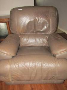 lot 21 image: Dark gray lazy boy rocking recliner
