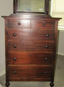 lot 1 image: Marvel furniture CO.  Antique 6 Drawer chest with detachable mirror.  27x33x19 without mirror. Only Mirror 18x27 c1910 approx