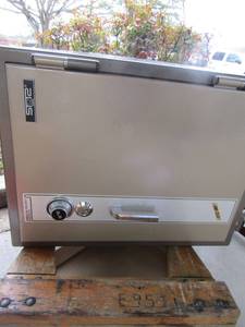 lot 4 image: American Security safe (comes with combination)