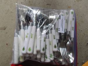lot 13 image: Nikko Classic collection China Holiday theme Made in Japan Part 5 of set  -  54 piece matching silverware  1810