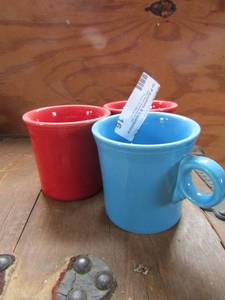 lot 16 image: Fiesta brand coffee mugs 2 red 1 blue