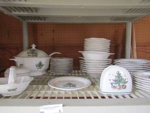 lot 8 image: Nikko Classic collection China Holiday theme Made in Japan Part 2 of set - Large soup tureen, 12 small saucers, 8 soup bowls and saucers 7 salad bowls 6 dessert plates mini handled basket