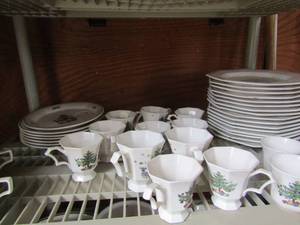 lot 11 image: Nikko Classic collection China Holiday theme Made in Japan Part 3 of set  - 16 cups 7 appetizer plates  16 dinner plates