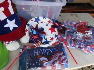 lot 39 image: Tub of 4th of July dcor and party supplies