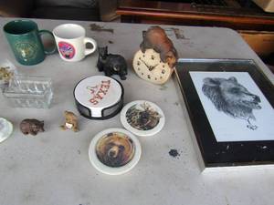 lot 51 image: Set of 4 Texas coasters, 2 coffee cups, bear clock, 3D saints dcor,  Castagno mom and baby  block bear A. Maggion bear photo 12x8