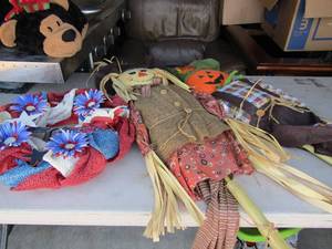 lot 55 image: Two 58 yard scarecrows and a door wreath