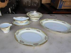 lot 56 image: Noritake M China Part 1 - Gravy boat, creamer, 12-16 platter  covered soup bowl
