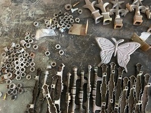 lot 157 image: METAL CABINET DRAWER PULLS & HANDLES  X18 FINNEALS X 5  BUTTERFLY