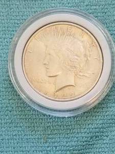 lot 9 image: Peace Silver Dollar in capsule case - 1922